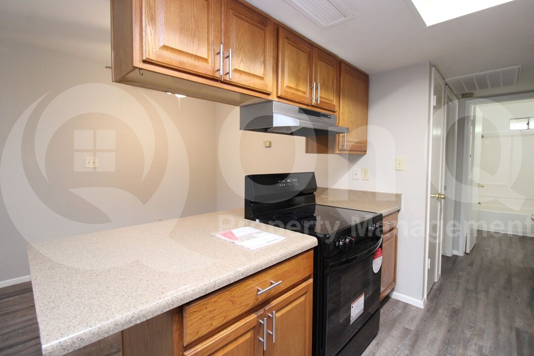 3002 E Waltann Ln in Phoenix, AZ - Building Photo
