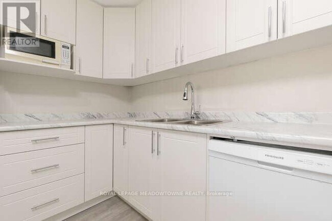 84 Mill St in Halton Hills, ON - Building Photo - Building Photo