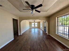 1015 Fresno Ave in McAllen, TX - Building Photo - Building Photo