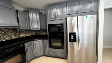 8625 Vista Shores Ct in Orlando, FL - Building Photo - Building Photo