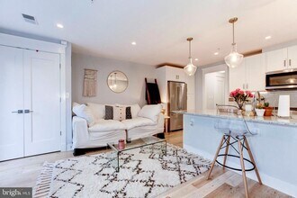 2233 40th Pl NW in Washington, DC - Building Photo - Building Photo