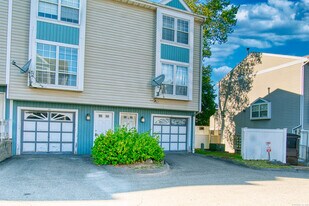 1014 Campbell Ave in West Haven, CT - Building Photo