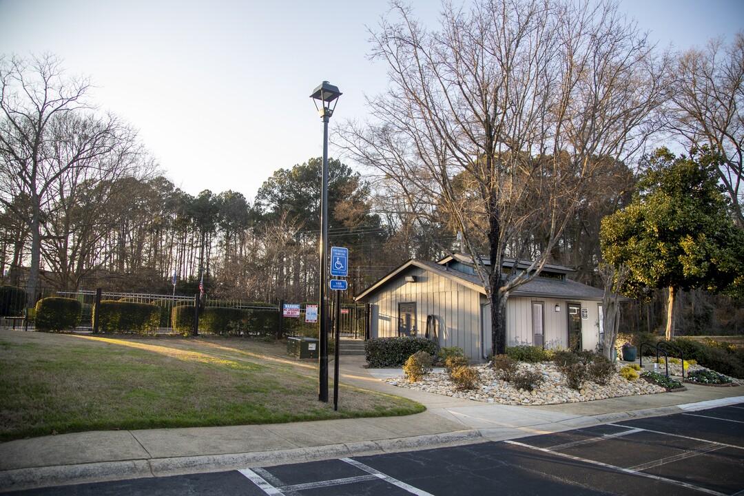 Pine Village North in Smyrna, GA - Building Photo