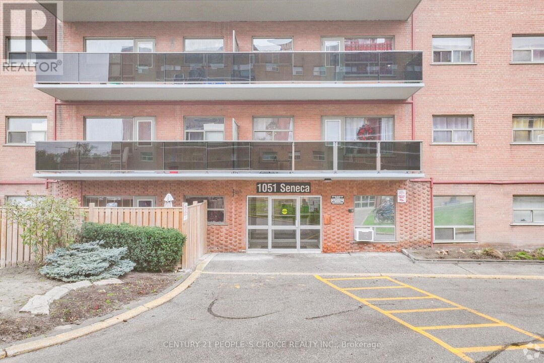 1061-1061 Seneca Ave in Mississauga, ON - Building Photo