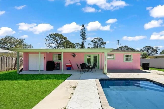 property at 5332 Nutmeg Ave