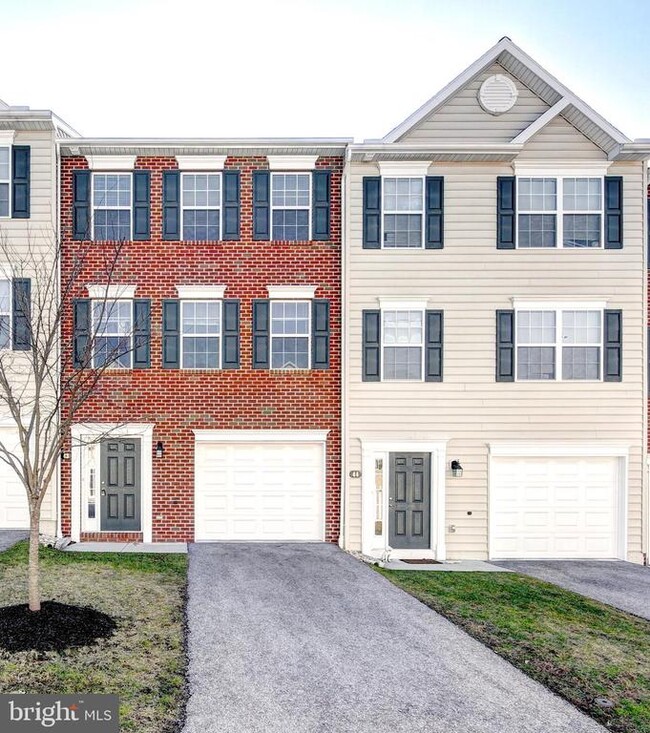 property at 7 Mustang Dr