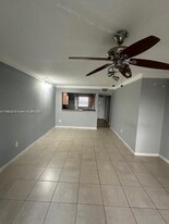 20800 NE 8th Ct in Miami, FL - Building Photo