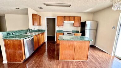 7922 Jubilant Dr in Dallas, TX - Building Photo - Building Photo