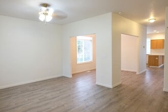 1214 NW 148th Cir in Vancouver, WA - Building Photo - Building Photo