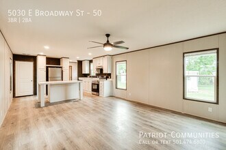 5030 E Broadway St in North Little Rock, AR - Building Photo - Building Photo