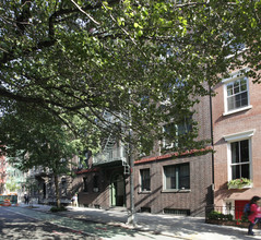 195-197 W 10th St in New York, NY - Foto de edificio - Building Photo