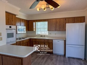 6704 Hickorywood Ln in New Port Richey, FL - Building Photo - Building Photo