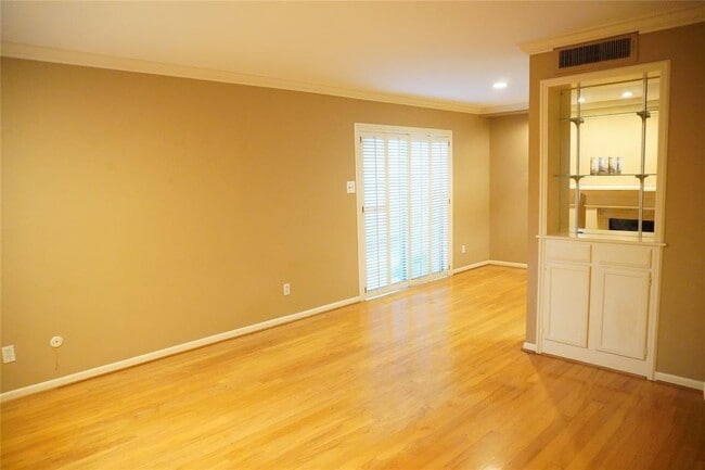 1601 S Shepherd Dr photo'