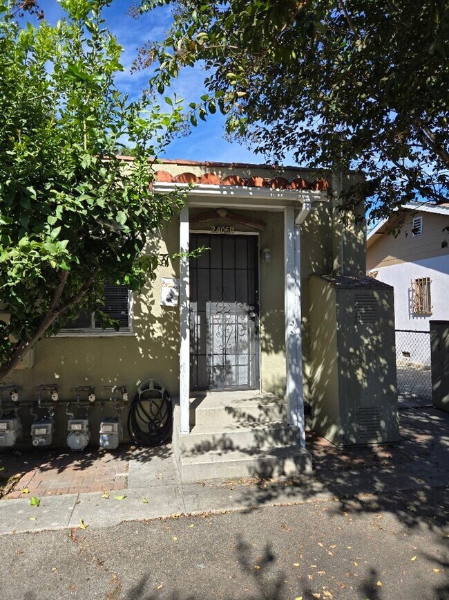 2410-2410 Fernleaf St in Los Angeles, CA - Building Photo - Building Photo