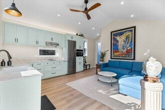 402 Haydon St in Healdsburg, CA - Building Photo - Building Photo