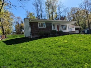 6 W Windy Bush Ln in Sparta, NJ - Building Photo - Building Photo