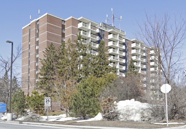 Montfort Manor in Ottawa, ON - Building Photo - Building Photo