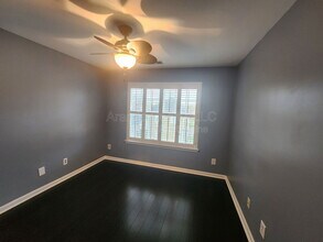 587 Delbridge St NW in Atlanta, GA - Building Photo - Building Photo