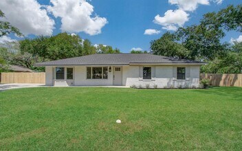624 Willow Ln in Eagle Lake, TX - Building Photo - Building Photo