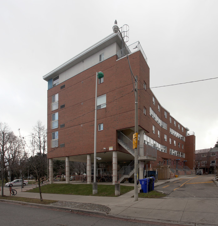 Meegwetch Place in Toronto, ON - Building Photo