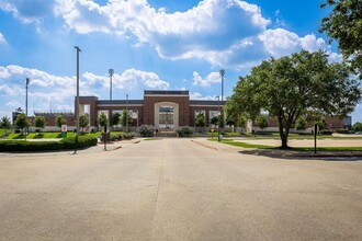 125 Pine St in Prairie View, TX - Foto de edificio - Building Photo