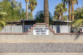 Camelback View Apartments in Phoenix, AZ - Building Photo - Building Photo