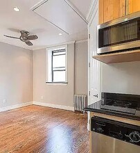 326 E 35th St, Unit 31 in New York, NY - Building Photo - Building Photo