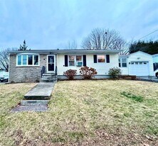 14 Palm St in North Providence, RI - Building Photo