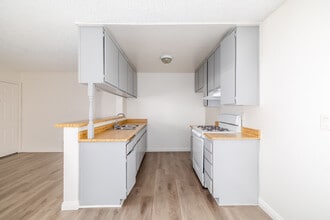 8541 Foothill Blvd in Sunland, CA - Building Photo - Interior Photo