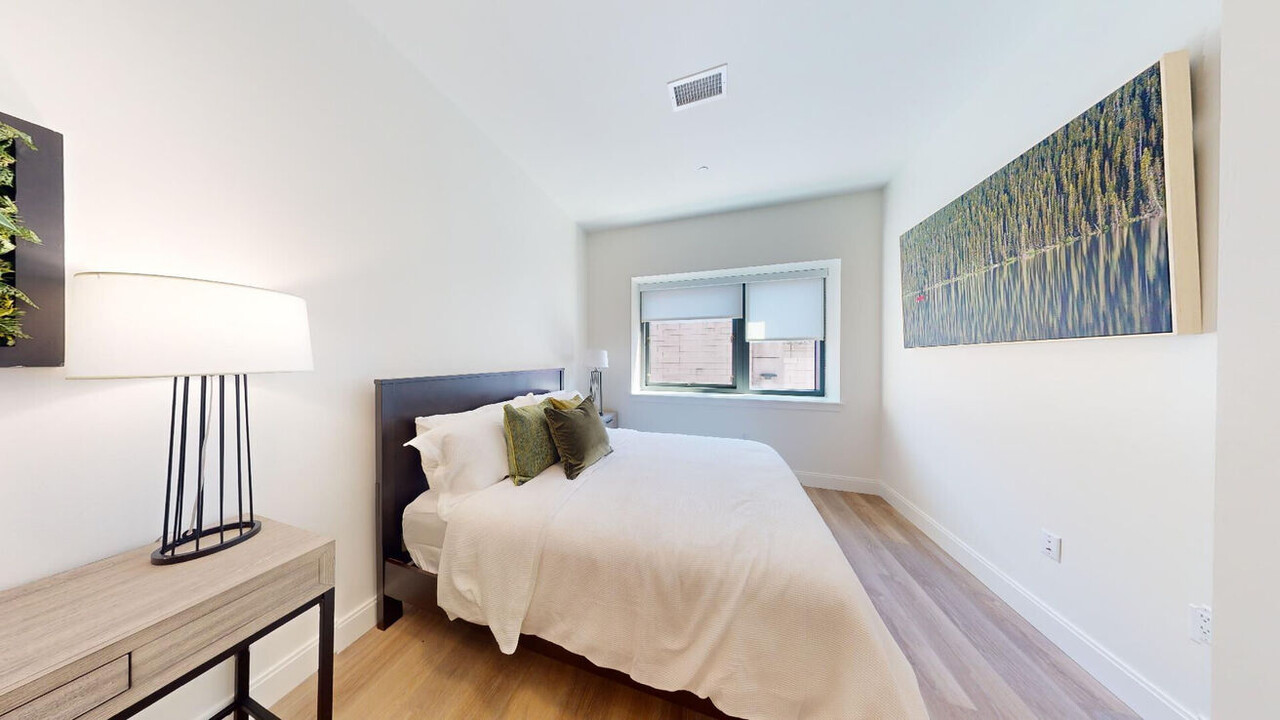 1065 Commonwealth Ave, Unit 552L in Boston, MA - Building Photo