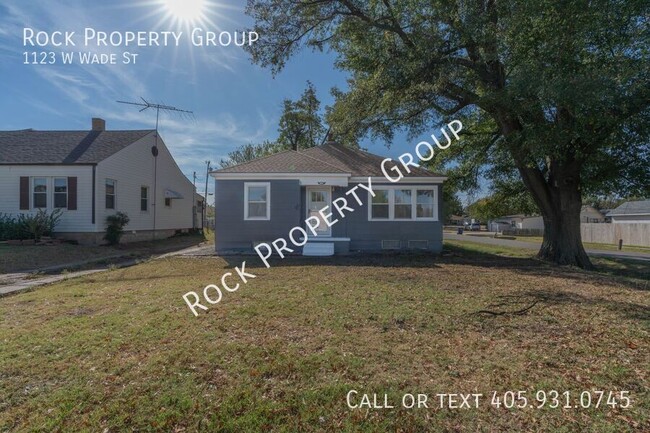 property at 1123 W Wade St