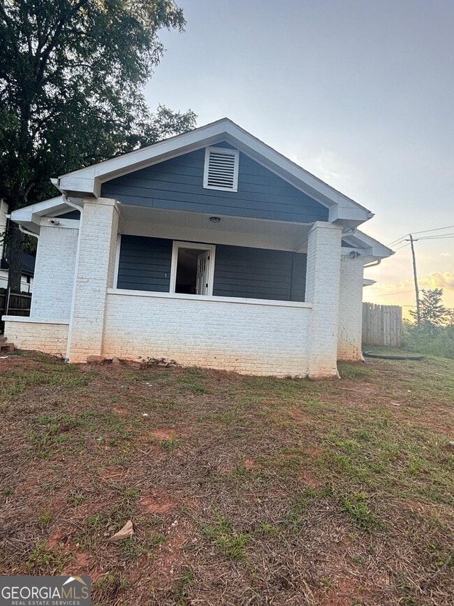 property at 1401 Boulevard SE