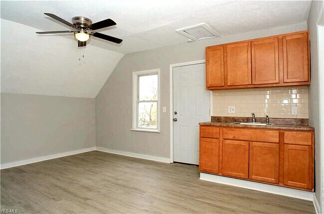3906 Memphis Ave-Unit -1 in Cleveland, OH - Building Photo - Building Photo