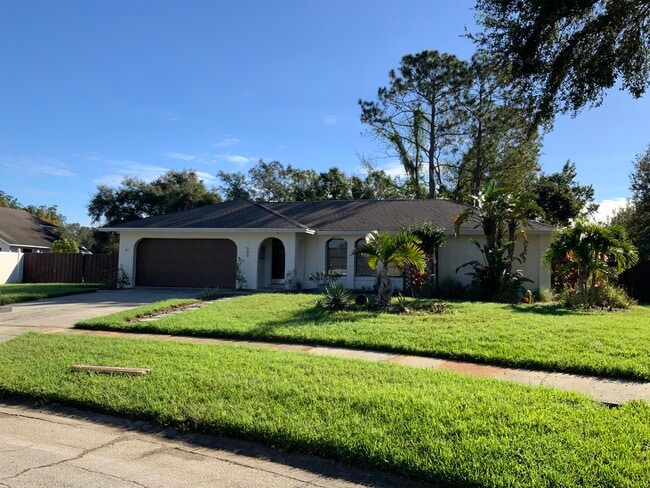 648 Glenview Dr