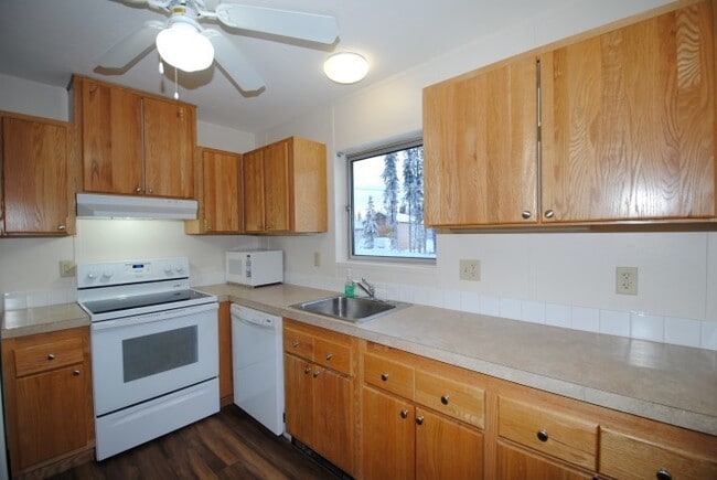 611 Nordale Rd in North Pole, AK - Building Photo - Building Photo
