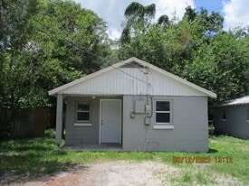 1018 S Clara Ave in DeLand, FL - Building Photo