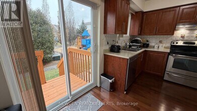 1050 Bristol Rd W in Mississauga, ON - Building Photo - Building Photo