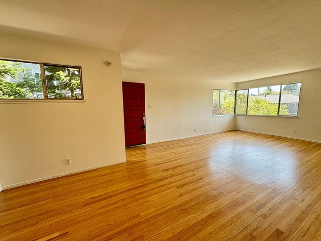 1704 Pleasant Valley Ave in Oakland, CA - Building Photo - Building Photo
