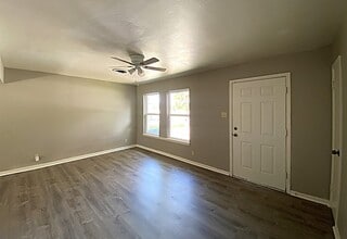 2306 Poage Ave in Killeen, TX - Foto de edificio - Building Photo