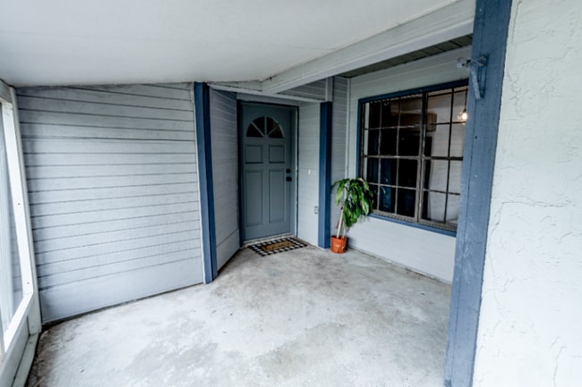 property at 4433 Treasure Oaks Ln