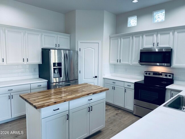 property at 2119 N Pacey Rd