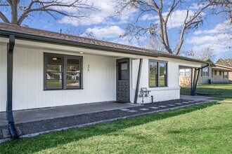 476 Ellinger Rd in La Grange, TX - Building Photo - Building Photo