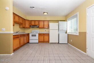 2254 W Southern Ave-Unit -11 in Phoenix, AZ - Building Photo - Building Photo