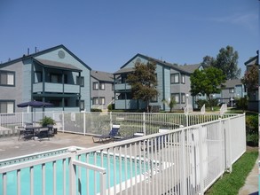 Foothill Cape Apartments in Fontana, CA - Building Photo - Building Photo