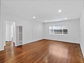 4918 1/2 Tujunga Ave, Unit 2 in North Hollywood, CA - Building Photo - Building Photo