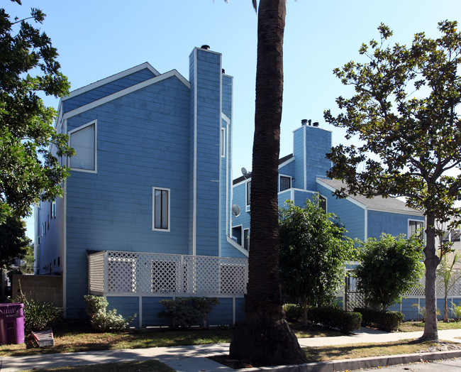 1032 Newport Ave in Long Beach, CA - Foto de edificio - Building Photo