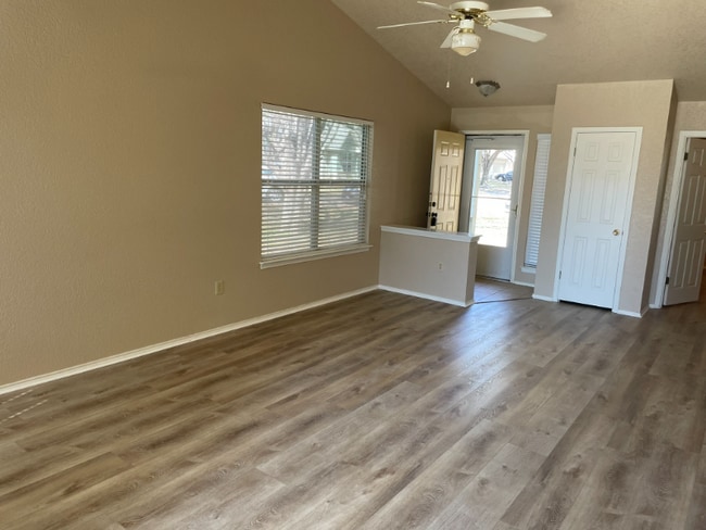204 Prairie Springs Loop in Georgetown, TX - Building Photo - Building Photo