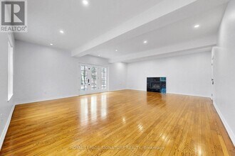 24 Laureleaf Rd in Markham, ON - Building Photo - Building Photo