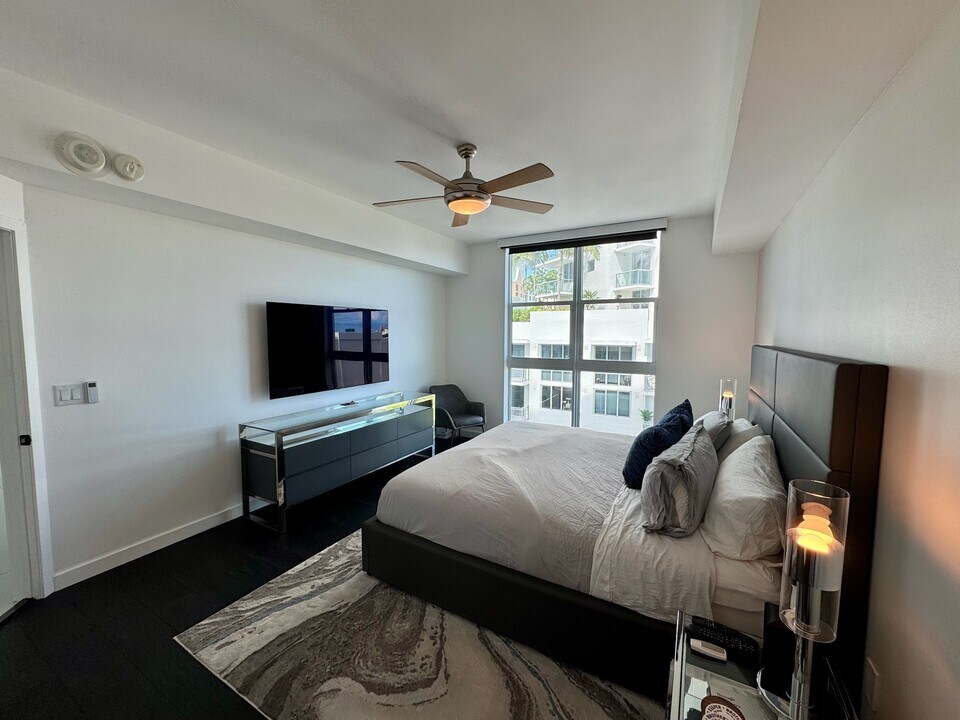 111 SE 8th Ave, Unit 804 in Fort Lauderdale, FL - Foto de edificio