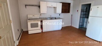 23 Newport Rd in Corinna, ME - Building Photo